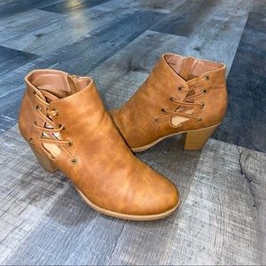 Report Criss Cross Booties